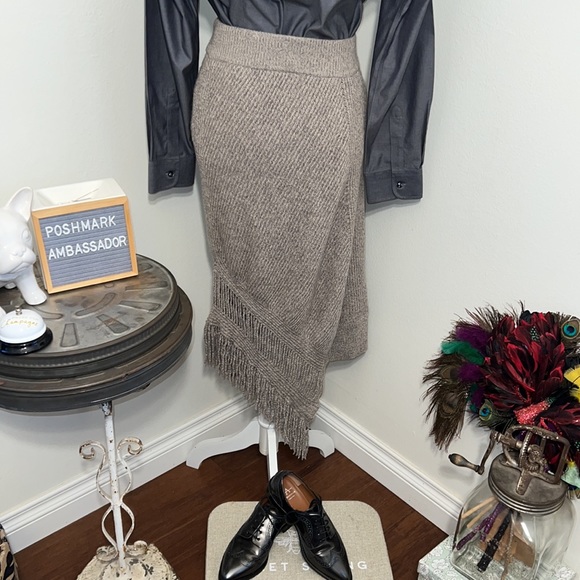 Stella McCartney Cashmere-Wool Fringe-Hem Midi Skirt, Beige Sz.44 or M - Picture 7 of 11